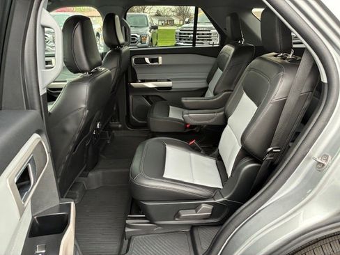 Used 2023 Ford Explorer XLT w/ Equipment Group 202A AWD/4WD image 15