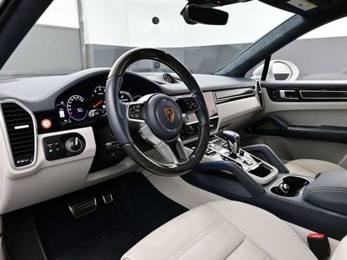 Used 2022 Porsche Cayenne GTS AWD/4WD image 4