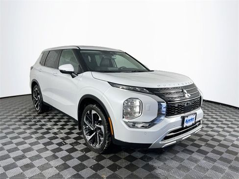 Used 2023 Mitsubishi Outlander SE image 8