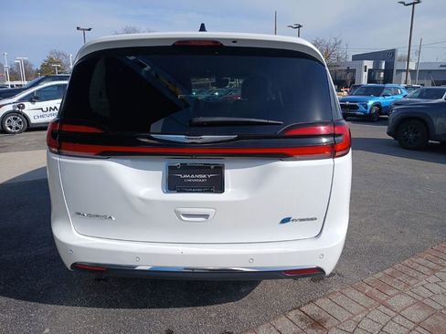 Used 2023 Chrysler Pacifica Touring-L image 8