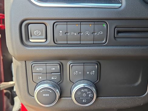 Used 2021 GMC Yukon SLE AWD/4WD image 21