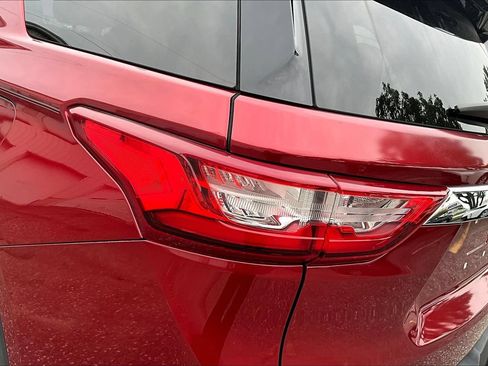 Used 2019 Chevrolet Traverse LT w/ LT Premium Package AWD/4WD image 23