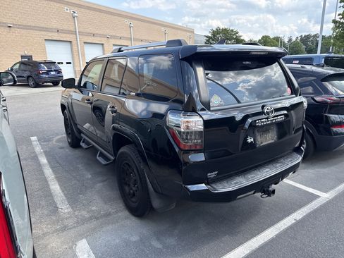 Used 2019 Toyota 4Runner SR5 AWD/4WD image 10