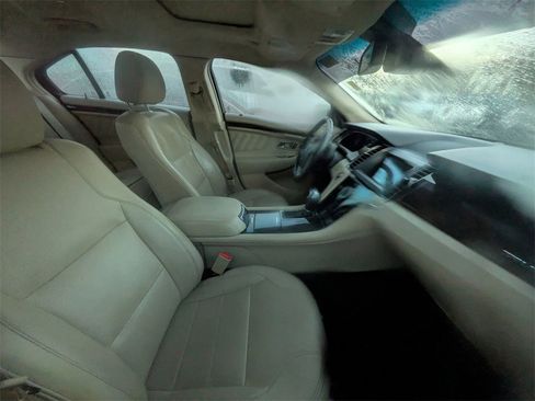 Used 2014 Ford Taurus Limited w/ Equipment Group 301A image 9