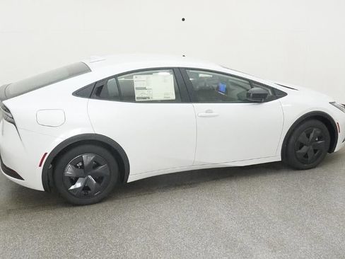 New 2025 Toyota Prius Plug-In Hybrid FWD image 10