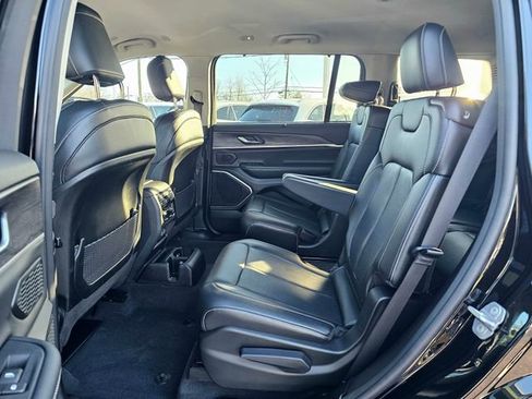 Used 2023 Jeep Grand Cherokee L Limited w/ Luxury Tech Group II image 23