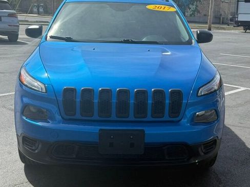 Used 2017 Jeep Cherokee Sport image 5