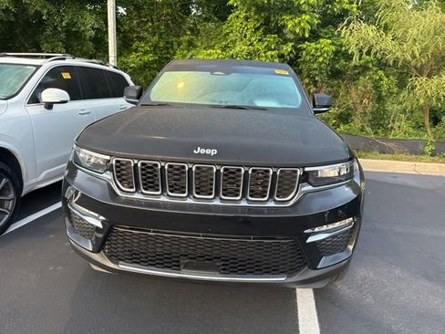 Used 2025 Jeep Grand Cherokee Limited RWD image 12