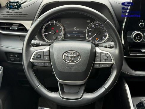 Used 2023 Toyota Highlander LE FWD image 27