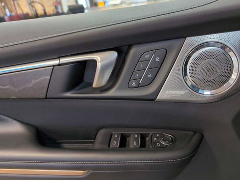 Used 2025 Buick Enclave Avenir AWD/4WD image 25
