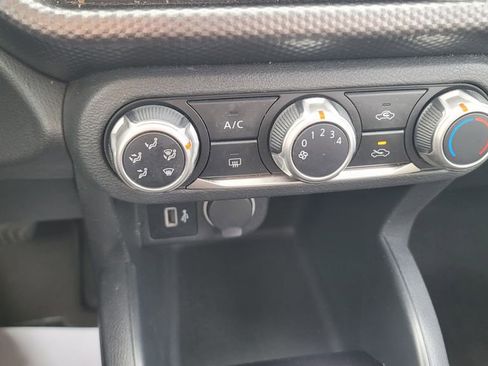 Used 2020 Nissan Kicks S image 22