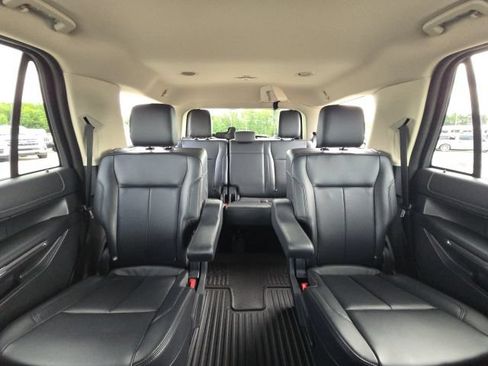Used 2024 Ford Expedition XLT RWD image 20