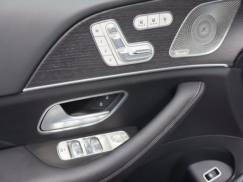 Used 2025 Mercedes-Benz GLS 450 4MATIC image 9