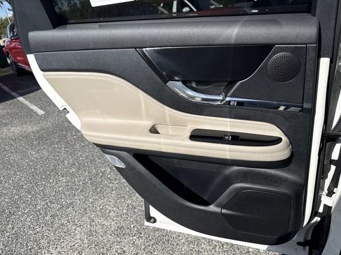 New 2026 Lincoln Corsair Premiere image 14