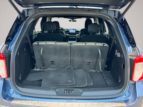 Used 2020 Ford Explorer XLT w/ Equipment Group 202A AWD/4WD image 36