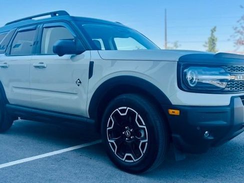 Certified 2025 Ford Bronco Sport Outer Banks w/ Outer Banks Tech Package+ AWD/4WD image 3