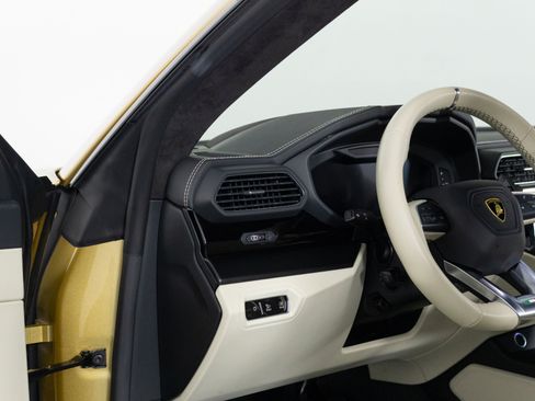 Used 2023 Lamborghini Urus S AWD/4WD image 45