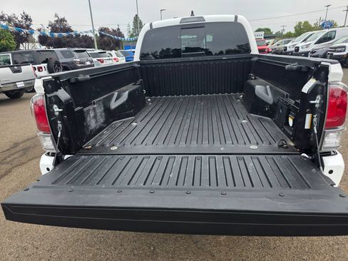 Used 2023 Toyota Tacoma TRD Off-Road w/ Technology Package AWD/4WD image 30