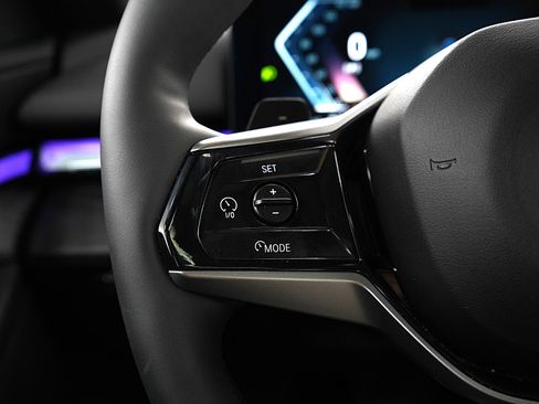 Used 2024 BMW 540i xDrive w/ Premium Package image 23