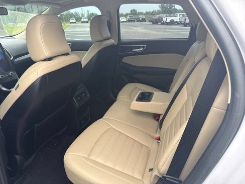Used 2021 Ford Edge SEL w/ Convenience Package FWD image 3