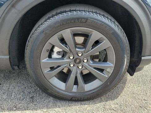 Used 2023 Ford Explorer XLT w/ Equipment Group 202A AWD/4WD image 5