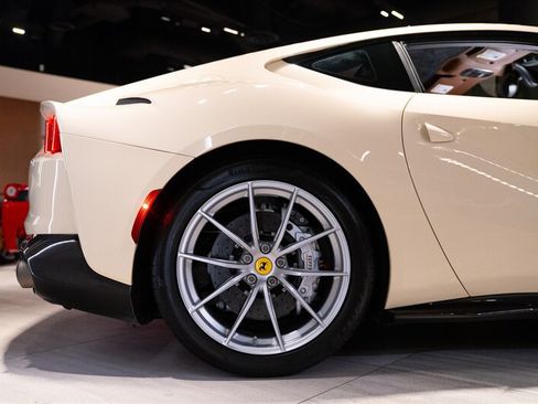 Used 2019 Ferrari 812 Superfast RWD image 11