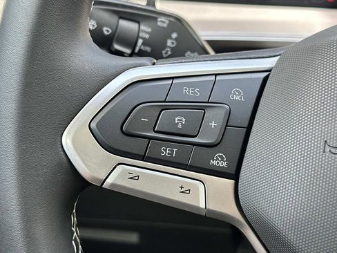 New 2025 Volkswagen Tiguan SE image 19