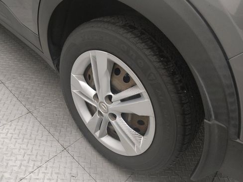Used 2020 Nissan Kicks S FWD image 31