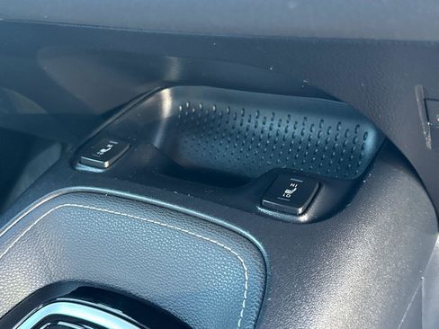 Used 2020 Toyota Corolla XSE image 17