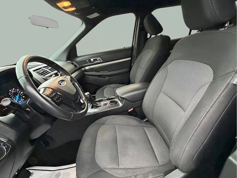 Certified 2018 Ford Explorer XLT FWD image 11