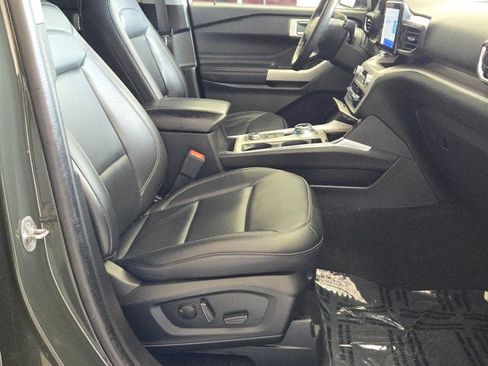 Used 2023 Ford Explorer XLT w/ Equipment Group 202A AWD/4WD image 3