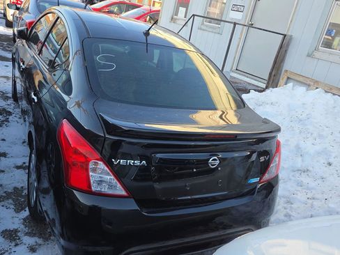 Used 2015 Nissan Versa SV image 3