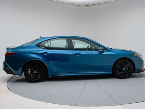 Used 2025 Toyota Camry SE image 6