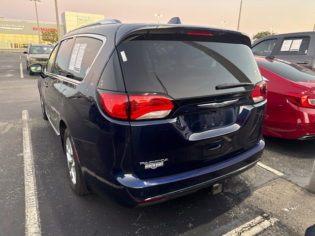Used 2017 Chrysler Pacifica Touring-L Plus w/ Advanced Safetytec Group FWD image 3