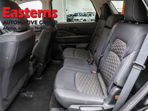 Used 2024 Nissan Pathfinder S image 21