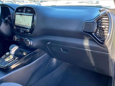 Used 2022 Kia Soul EX image 23