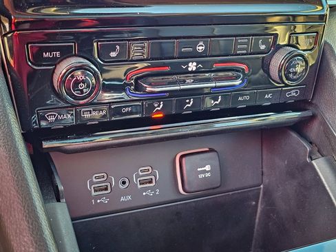 Certified 2024 Jeep Grand Cherokee L Limited image 28