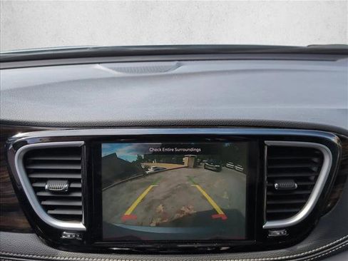 Used 2024 Chrysler Pacifica Limited FWD image 13