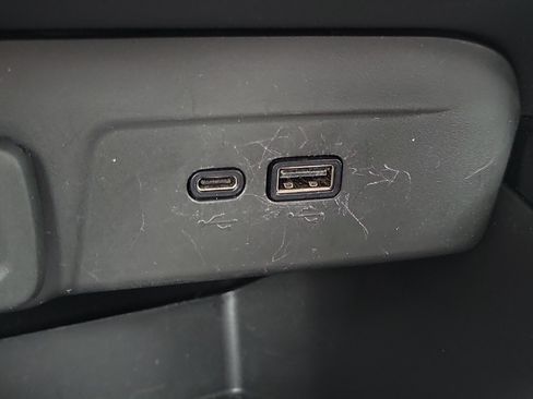 Used 2025 Chevrolet Trax LT FWD image 18
