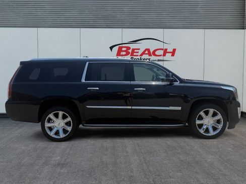 Used 2018 Cadillac Escalade ESV Luxury AWD/4WD image 9