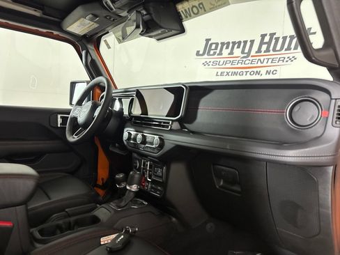 Used 2025 Jeep Wrangler Unlimited Rubicon AWD/4WD image 33