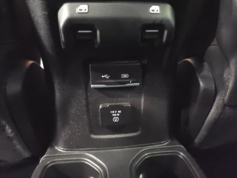 Used 2018 Jeep Wrangler Unlimited Rubicon w/ Dual Top Group AWD/4WD image 30
