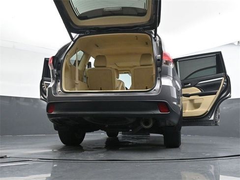 Used 2019 Toyota Highlander XLE image 42