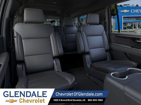 New 2026 Chevrolet Suburban Premier RWD image 17