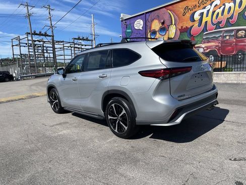 Used 2022 Toyota Highlander XSE AWD/4WD image 3