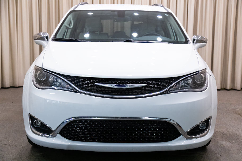 Used 2019 Chrysler Pacifica Limited FWD image 3