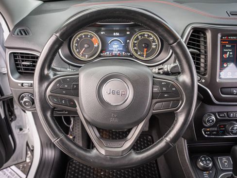 Used 2021 Jeep Cherokee Trailhawk image 16