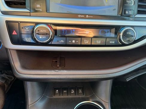 Used 2014 Toyota Highlander Limited image 28