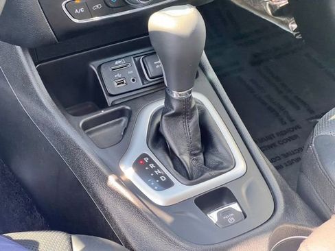 Used 2017 Jeep Cherokee Overland w/ Technology Group FWD image 17