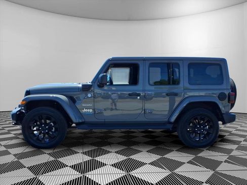 Used 2022 Jeep Wrangler Unlimited Sahara w/ Cold Weather Group image 8